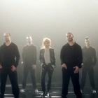 Mylène Farmer prend "Du temps" dans son clip