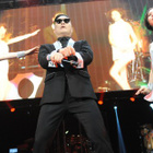 PSY interprète "Gangnam Style" pour Obama