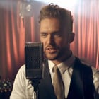 Lawson invite Kelly Brook dans le clip "Juliet"