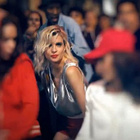 HollySiz dans le clip "Better Than Yesterday"
