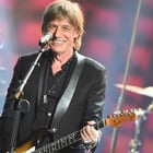 Jean-Louis Aubert tacle durement Les Enfoirés