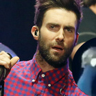 Adam Levine effrayé par une fan en plein concert
