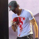Enrique Iglesias se blesse sur scène (vidéo)