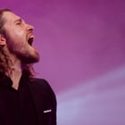 Julien Doré sort du silence et rend hommage
