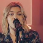 Louane : un clip live pour "Tourne"