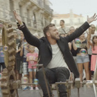 Claudio Capéo dévoile le clip "Ça va ça va"