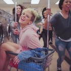 Betty Who se lâche dans "Some Kinda Wonderful"