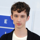 Troye Sivan touche avec "The Good Side"