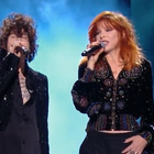 Mylène Farmer et LP chantent "N'oublie pas"