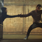 Amel Bent en cage pour "Dis-moi qui tu es"
