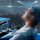 Taron Egerton chante "Rocket Man"