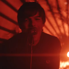 Louis Tomlinson se rebelle dans "Kill My Mind"