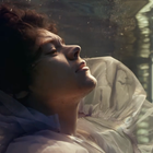 Harry Styles sombre dans "Falling"
