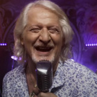 Patrick Sébastien reprend "La bamba"