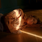 LÉON se relève dans le clip "Dancer"