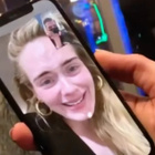 Adele appelle ses fans en FaceTime