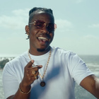 Were-Vana nous invite au soleil dans "Ami ++"