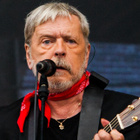 Renaud veut écrire une chanson sur son idole
