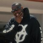 Gims au soleil dans le clip "Sin Ti"