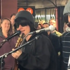 Cette star de la pop donne un concert dans le métro