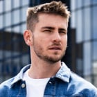 Julien Lieb travaille avec un élève de la "Star Academy"