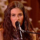 Jeanne chante son single pour la première fois