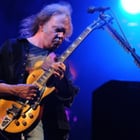 Neil Young reprend "God Save The Queen"