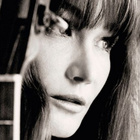 Carla Bruni dévoile le titre "Mon Raymond"