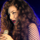Entre Lorde et Selena Gomez, c'est la guerre !