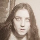 Birdy dans le clip "Words As Weapons"