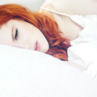 Katy B seule et triste dans le clip du single "Still"