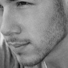 Nick Jonas : "Numb" en duo avec Angel Haze
