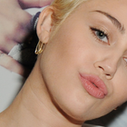 Miley Cyrus pose entièrement nue pour un shoot