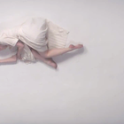 AURORA reprend "Half The World Away" d'Oasis