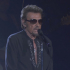 J. Hallyday : une minute de silence sur scène