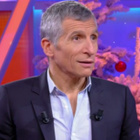 Nagui balance sur un chanteur français