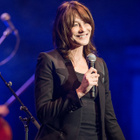Carla Bruni bientôt de retour en français !