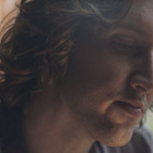 Dean Lewis rayonne sur le tube "Be Alright"