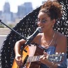 Tal reprend "No Scrubs" de TLC en acoustique
