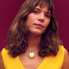 Vanille, fille de Julien Clerc, veut "Suivre le soleil"
