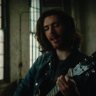 Hozier : le clip lumineux "Almost (Sweet Music)"
