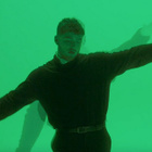 Bazzi amoureux dans son clip "I.F.L.Y."