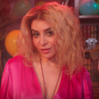 Julie Zenatti : le clip "Tout est plus pop"
