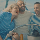 3 Cafés Gourmands prend le large dans son clip