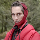 Yelle en pleine séance de "Karaté"