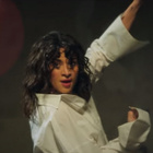 Camélia Jordana a "Le monde en main" : le clip