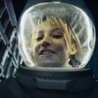 Angèle plus "Libre" que jamais dans son clip