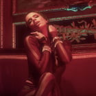 Shy'm met le feu au dancefloor dans son clip