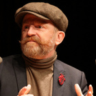 Dionysos : le chanteur se casse la jambe sur scène