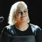 Louane dévoile un extrait de "maman" en anglais